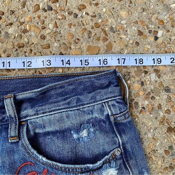 Old Navy Embroidered California Boyfriend Distressed Jean Shorts Size 8 - Picture 6 of 8